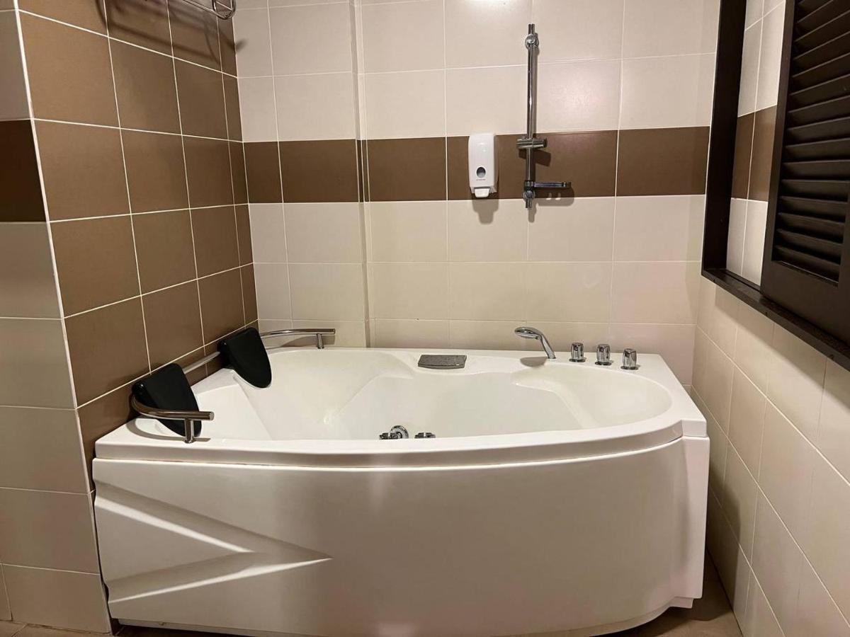 Homestay Melaka B Lagoon Studio Apartment Free Waterpark Tickets Kampong Bukit Beruang Exterior foto